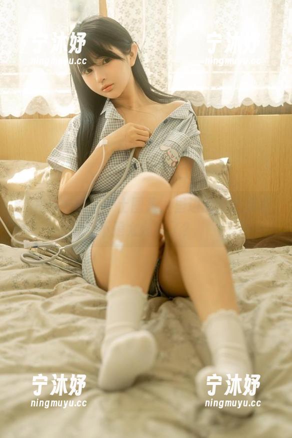 桜井宁宁的小护士图集，里边的护士服是不是太贴身了？