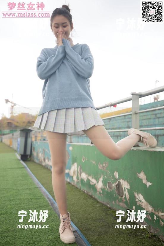 梦丝女神 - 宁夏的最新瑜伽分享：谁说这只是一场体式？哼，看她的眼神。吧！