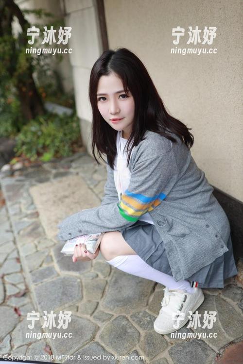模范学院-大美妞儿 模范学院 - 大美妞儿图集:天台探险,风大到几乎把她送上天!