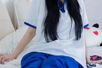 物恋传媒 – 私拍菜菜：修女的超现实小日常，画面里的思考又回到了哪里？