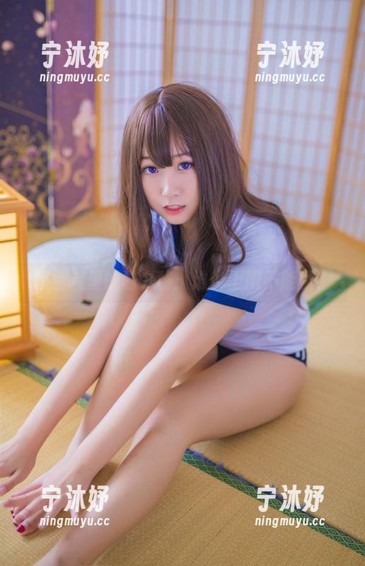 职业装里的猫九酱：谁说上班不能撩？