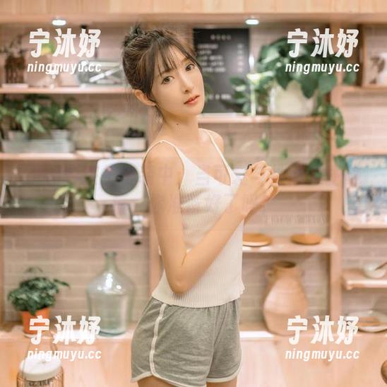王羽杉 王羽杉在护士装中:当可爱与性感发生碰撞,你准备好了吗?