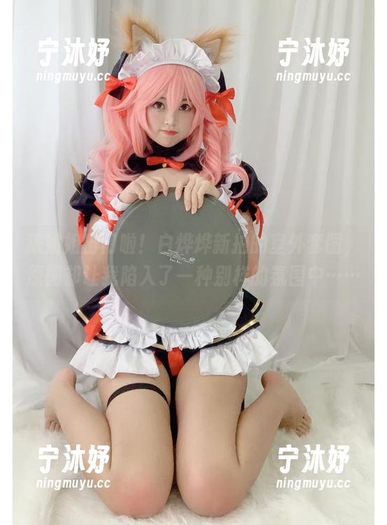狼姐姐出门啦！白烨烨新拍的室外套图，原图却让我陷入了一种别样的氛围中……