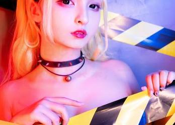 神乐坂真冬玩色也是拼了——更新的柴郡cos《纯色庭院》写真集，一定要刷一刷！