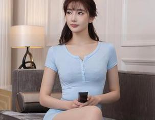 秀人网 – 这皮衣的组合，让高清图册里的FoxYini孟狐狸像极了银幕女星。