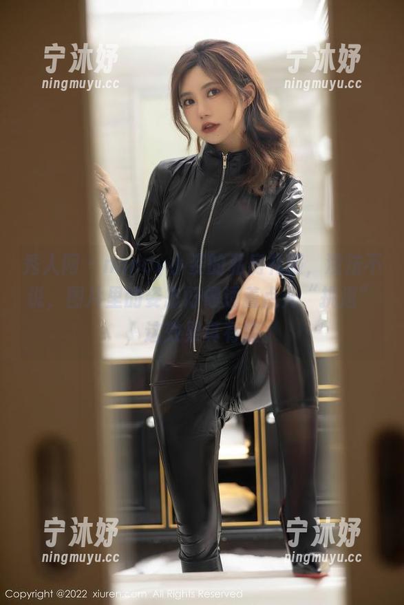 秀人网 - nancy小姿的私房礼服，没法不说，图片里的姿态好像透着点儿“挑逗”，这效果真有趣。