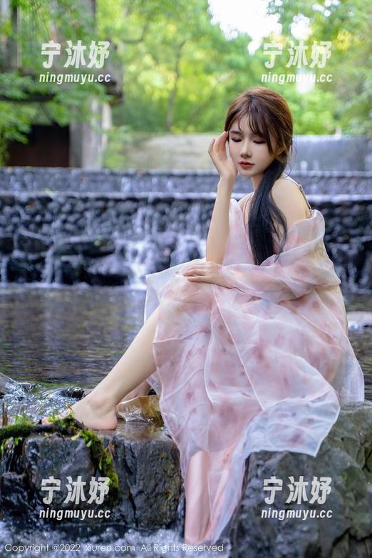 秀人网 - 可乐Vicky美腿合集——每一款壁纸都想拿来当桌面