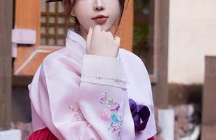 秀人网 – 高清图集？更多是糯美子mini在三亚的随性幽游，和服的风情在沙滩上悄然绽放。