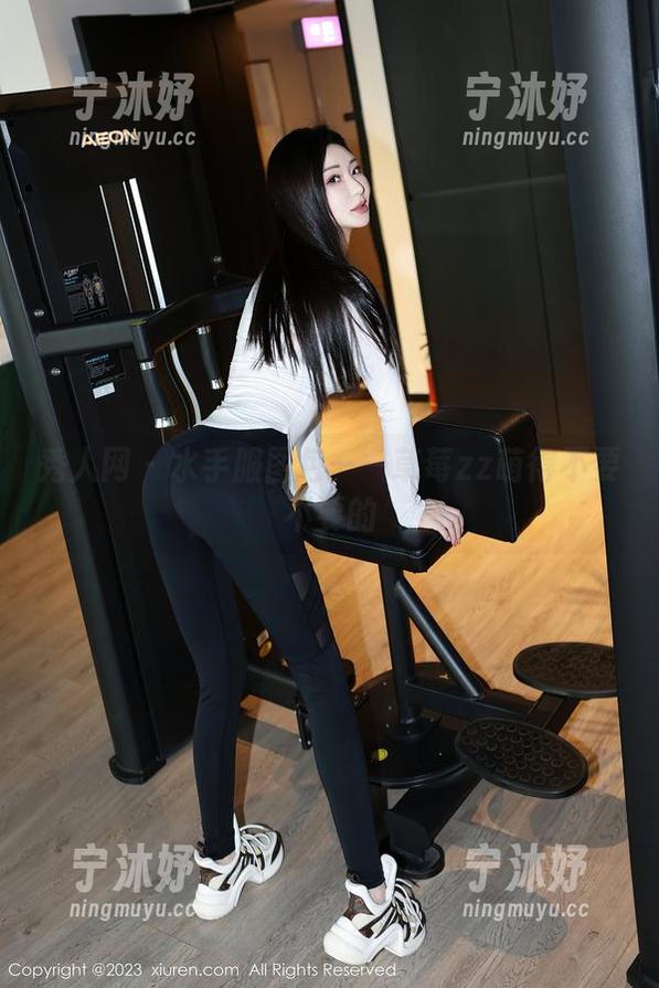 秀人网-草莓zz 秀人网 - 水手服图包——草莓zz萌得不要不要的