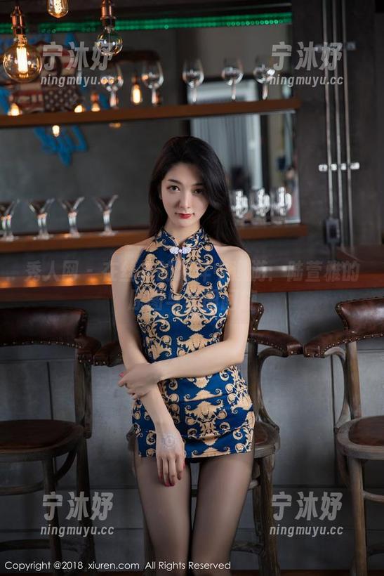 秀人网 - 在丝袜的海洋中遨游：陆萱雅的原图与套图回旋