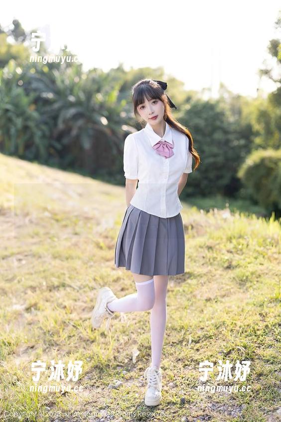 秀人网 - 陈梵妮Fanny的海边私房：海风可不是压住妆容的“利刃”啊！