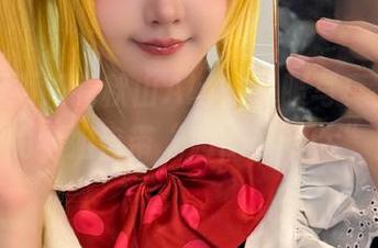 开学季不如看秋山AkI的制服写真，图集上的学姐自带“超powers”！