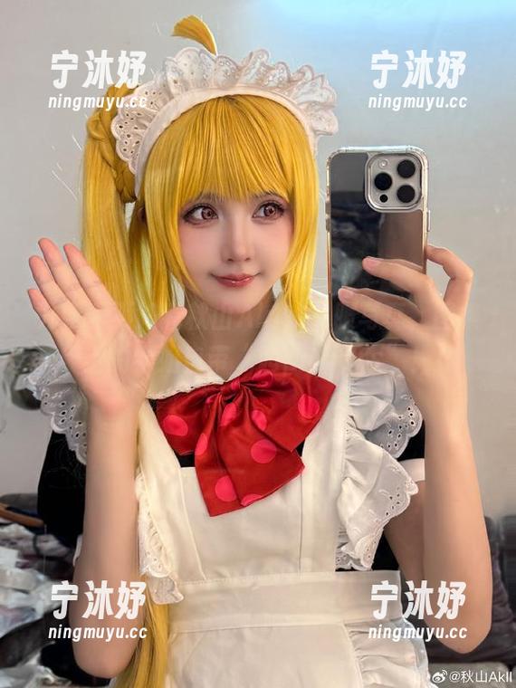 开学季不如看秋山AkI的制服写真，图集上的学姐自带“超powers”！
