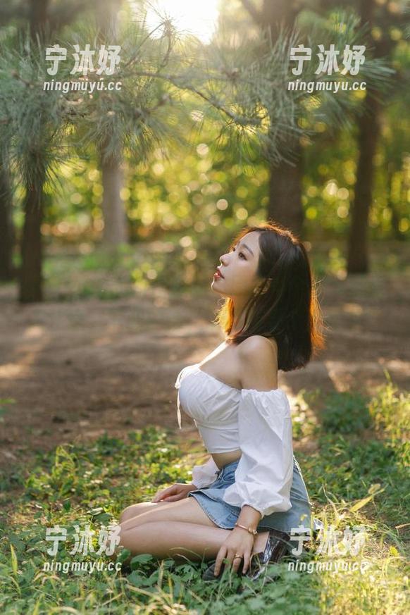 穆零Mu0的新作白丝，原图每个细节都惹人注意，下载的话，能不能要个大号的？