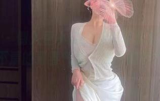 微密圈 – 倒入童小芯的清纯写真精选：说不清的青春气息，怎么搞的？