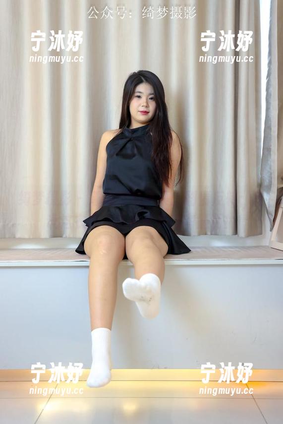 绮梦摄影-娜娜 绮梦摄影 - 娜娜的写真集:剧情反转,我说这衣服怎么看着像高考题啊!