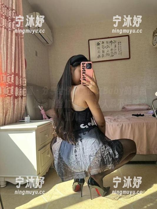 美邵女Baby 微密圈 - 分享给你们美邵女Baby的最新力作,油亮黑丝加豹纹,让人忍不住想多看几眼!