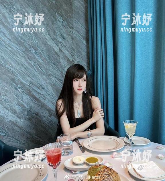 腐团儿Ikaros海边大冒险：作品集露脸，分享快乐与海藻的战斗！