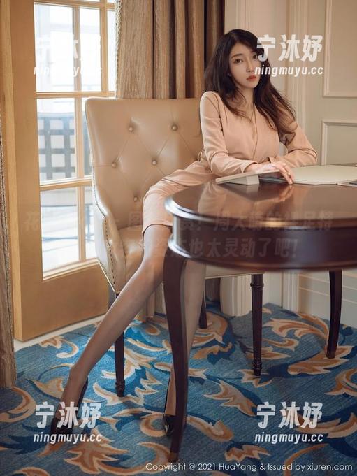 花漾show - 图集欣赏！周大萌的裸足特辑，这妆容和姿态也太灵动了吧！