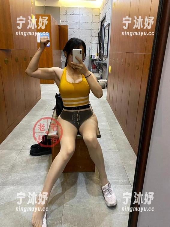 微密圈 - 瞧瞧人家若若老师，轻松把圣诞作品拍得那么美，而我还在拼命打理我的圣诞树。
