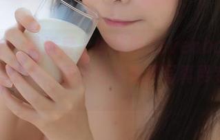 菠萝社 – 最近爱上柳侑绮Sevenbaby的七宝三文鱼，居然还有免费写真帮我回味。