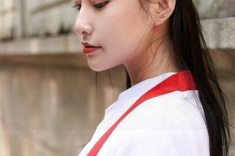 蜜桃社 – E杯奶茶短裙的绽放：不仅是资源，还有一股清凉感扑面而来，不好意思有些失控……