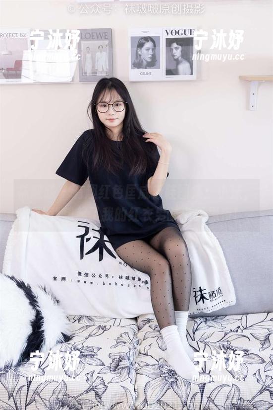 袜啵啵-小沫 袜啵啵 - 有趣红色匡威板鞋图集:小沫,让我想起了我的红衣男孩白天黑夜!
