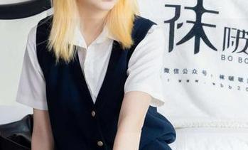 袜啵啵 – 小甜豆的套图大拜年，各种姿势穿梭在快乐中，快来“贪吃”一波精选吧！