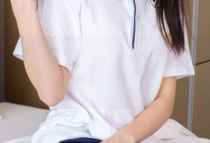 袜啵啵 – 闲聊一刻：芝士银行制服写真图集，裤里悄然翻涌