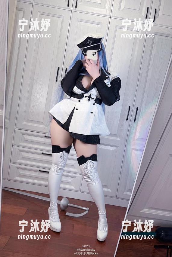 贝贝琪Becky 就这样被贝贝琪Becky的欧根亲王JK写真吸引,认真不好意思。