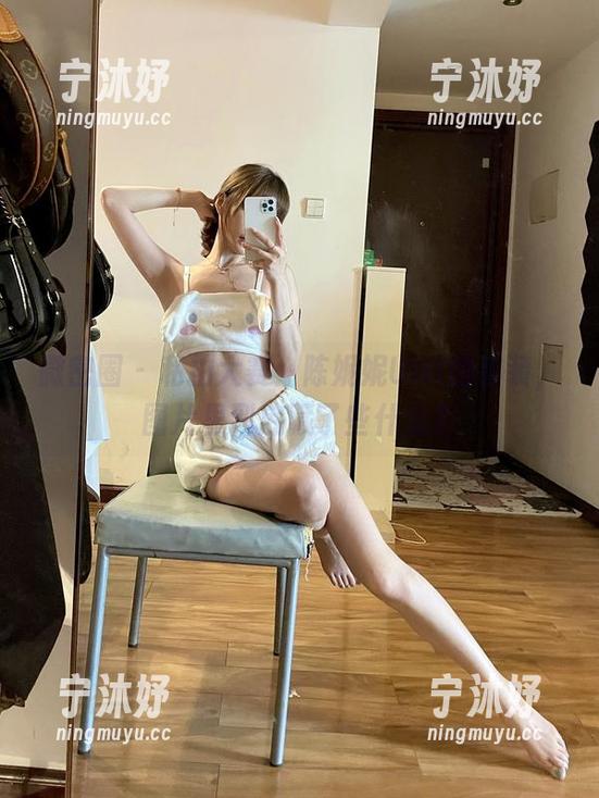 陈妮妮UNI 微密圈 - 私拍大赛:陈妮妮UNI的套装,图片里到底藏了些什么?