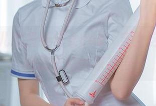 面饼仙儿的最新修女cos，穿上这衣服真好想去给大家祷告