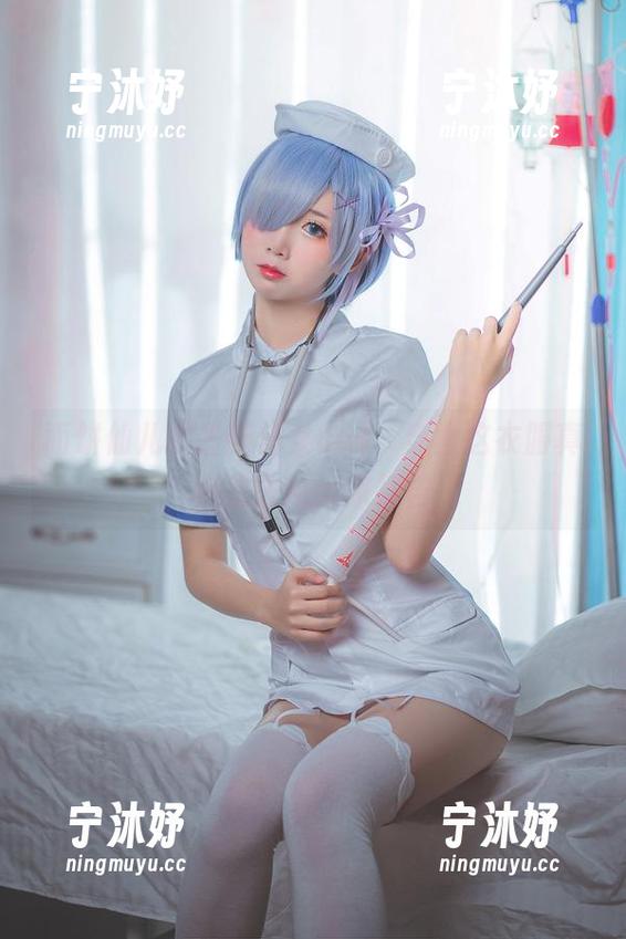 面饼仙儿 面饼仙儿的最新修女cos,穿上这衣服真好想去给大家祷告
