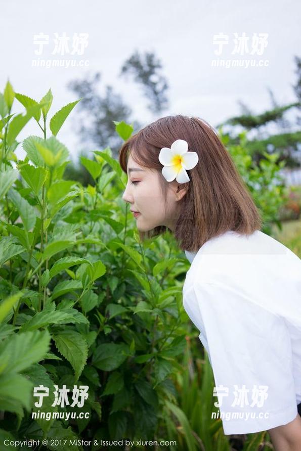 魅妍社 - 小尤奈校服私拍图包：一边学习一边放飞自我，谁说不能兼顾嘛？