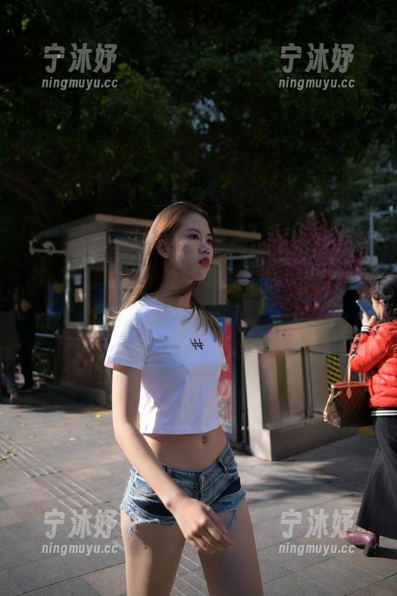 魔镜街拍 私房黑丝黑网:魔镜街拍的好闺蜜们果然不简单